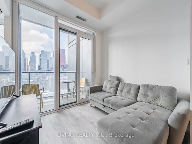 1562 - 121 Lower Sherbourne St