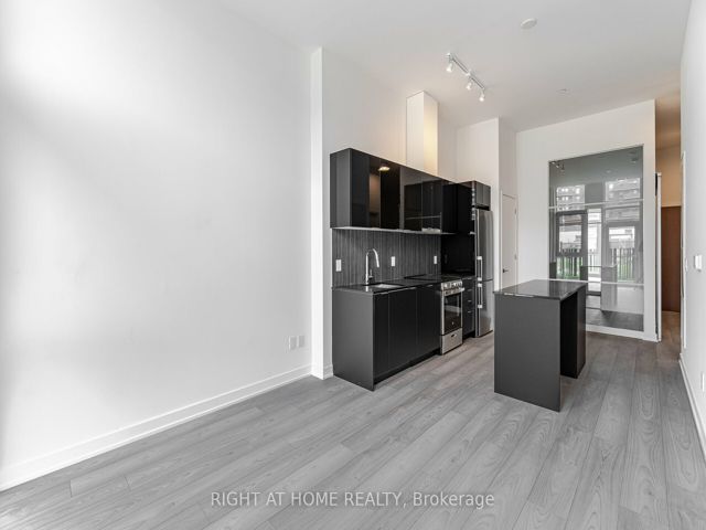 0110 - 8 Tippet Rd