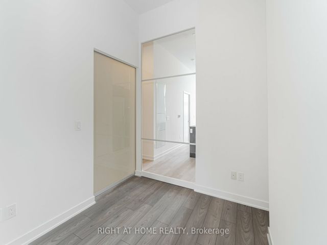 0110 - 8 Tippet Rd
