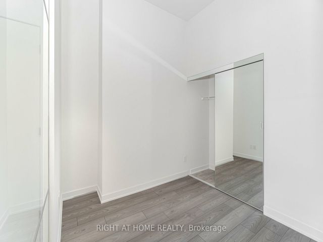 0110 - 8 Tippet Rd