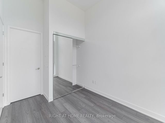 0110 - 8 Tippet Rd