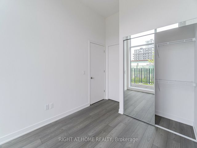 0110 - 8 Tippet Rd