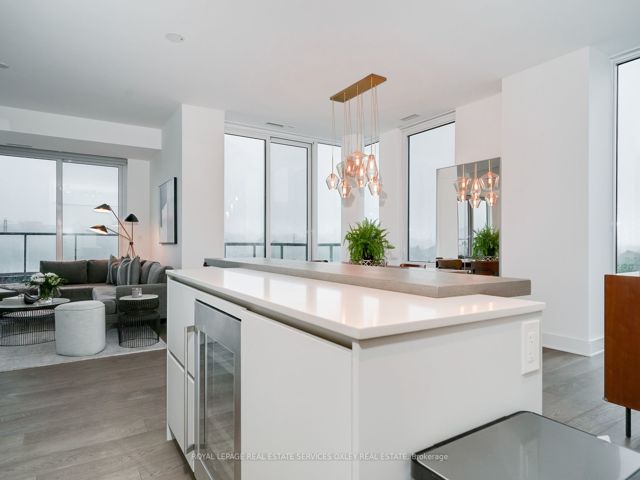 1002 - 128 Pears Ave