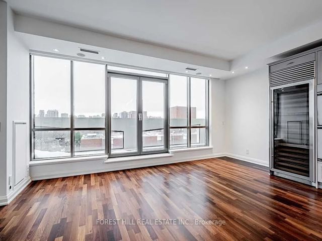PH 901 - 3 Mcalpine St