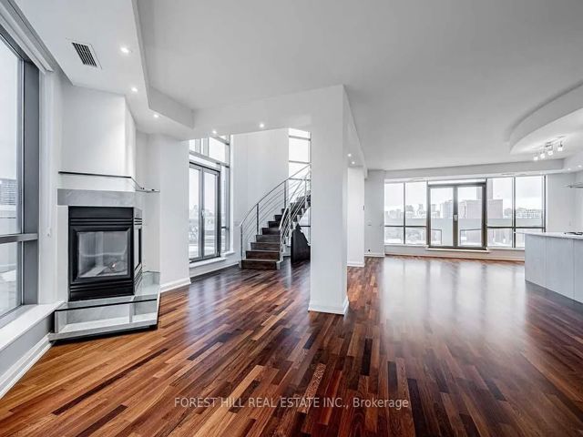 PH 901 - 3 Mcalpine St