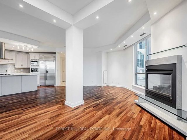 PH 901 - 3 Mcalpine St
