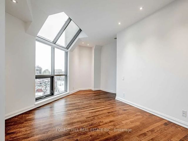PH 901 - 3 Mcalpine St