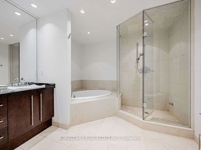 PH 901 - 3 Mcalpine St