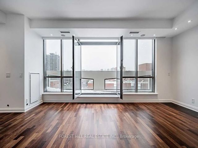 PH 901 - 3 Mcalpine St