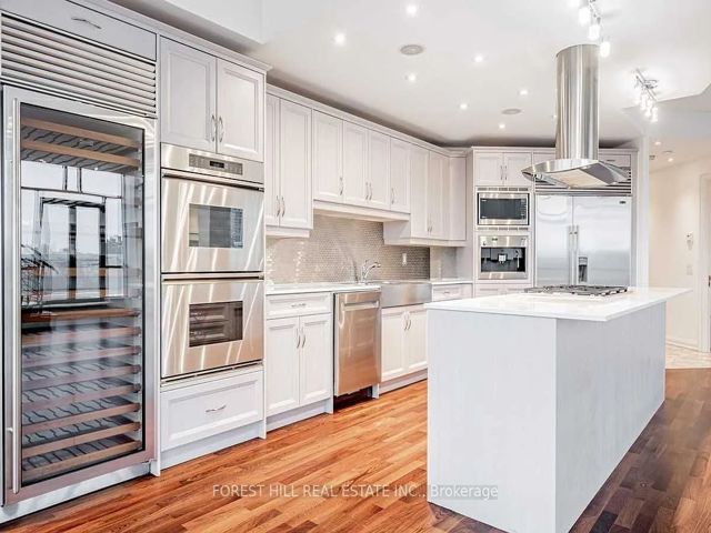 PH 901 - 3 Mcalpine St