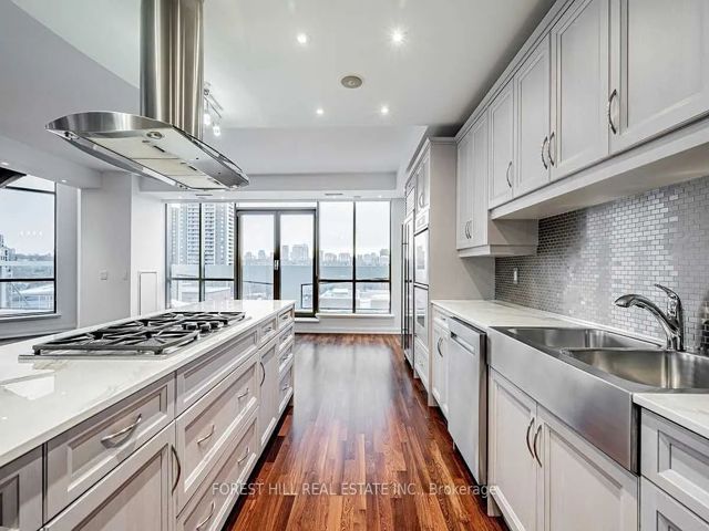 PH 901 - 3 Mcalpine St