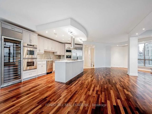 PH 901 - 3 Mcalpine St