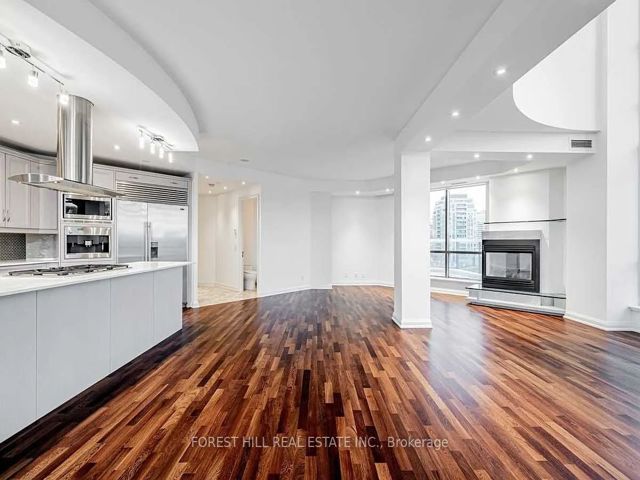 PH 901 - 3 Mcalpine St