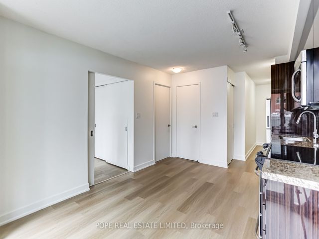 513 - 126 Simcoe St