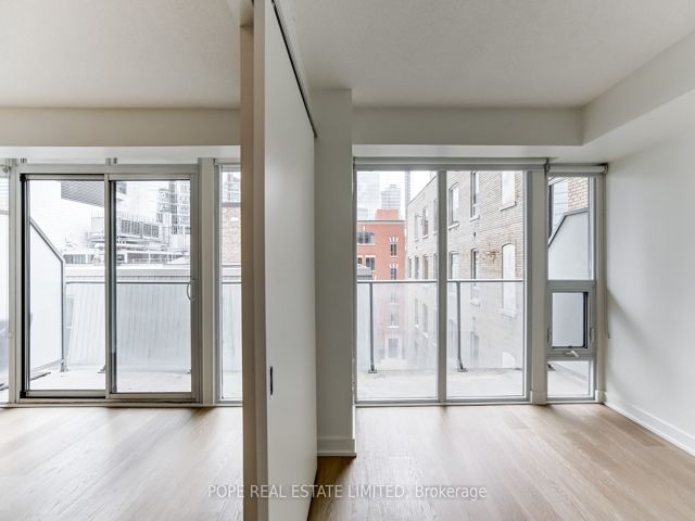 513 - 126 Simcoe St