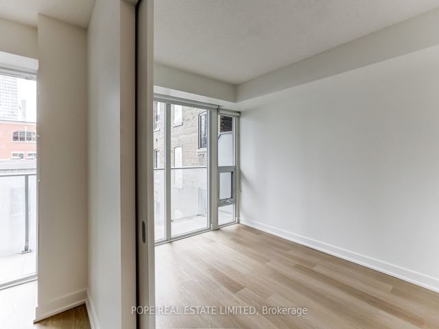 513 - 126 Simcoe St