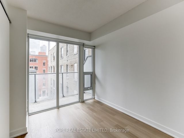 513 - 126 Simcoe St