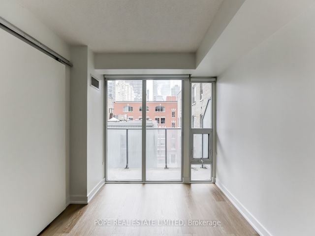 513 - 126 Simcoe St