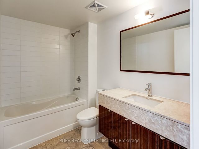 513 - 126 Simcoe St