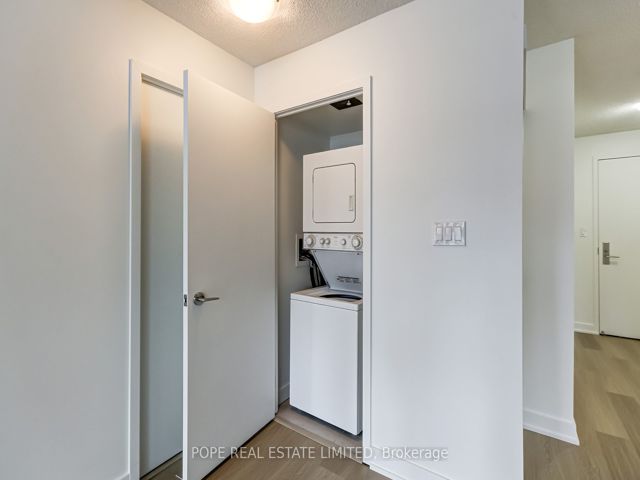 513 - 126 Simcoe St