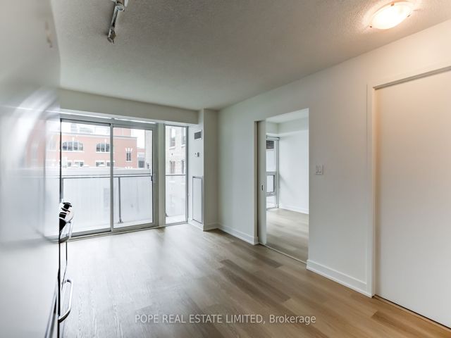 513 - 126 Simcoe St