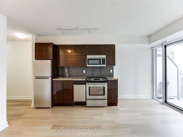 513 - 126 Simcoe St