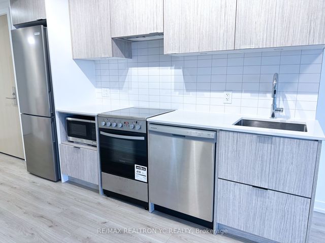 2712 - 395 Bloor St E