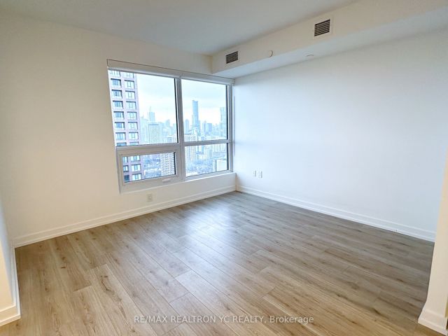2712 - 395 Bloor St E