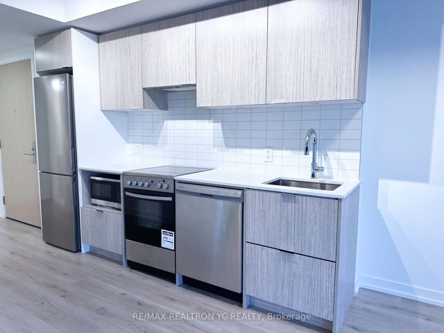 2712 - 395 Bloor St E