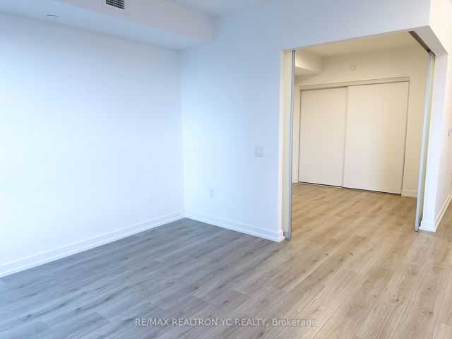 2712 - 395 Bloor St E