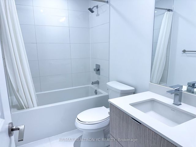 2712 - 395 Bloor St E