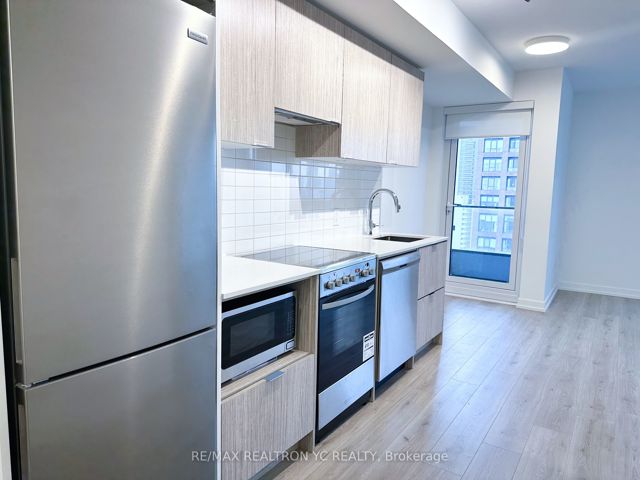 2712 - 395 Bloor St E