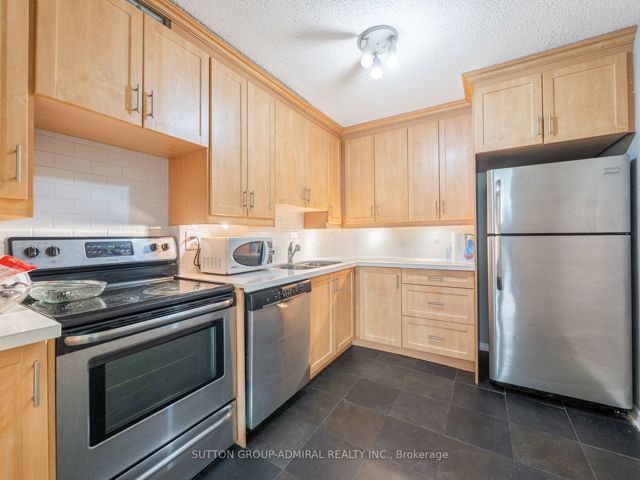 302 - 212 St George St
