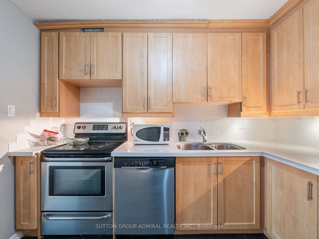 302 - 212 St George St