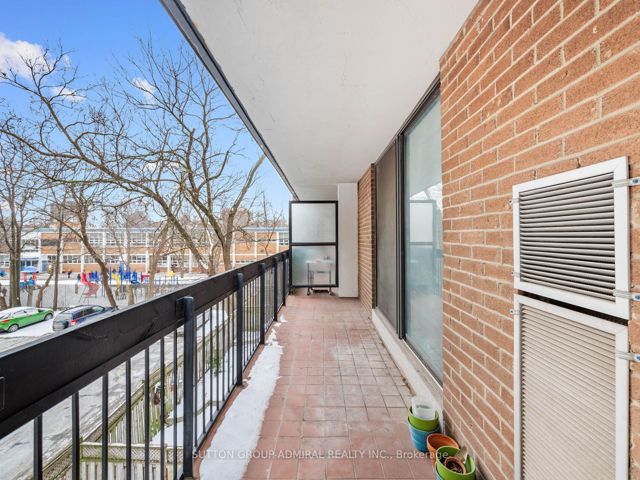302 - 212 St George St