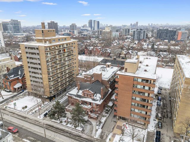 302 - 212 St George St