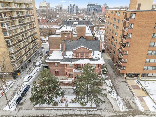 302 - 212 St George St