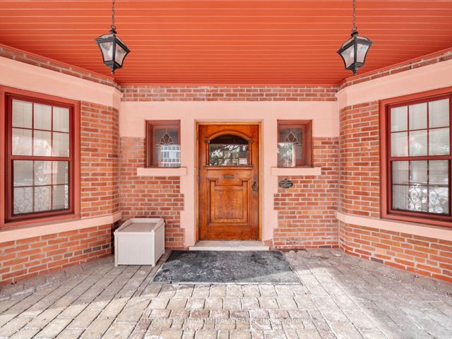 302 - 212 St George St