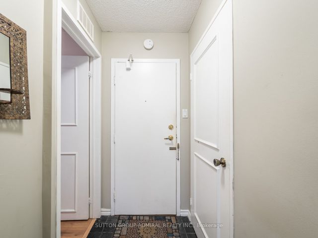 302 - 212 St George St