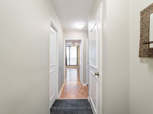 302 - 212 St George St
