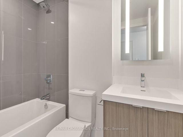 1004 - 30 Inn On The Park Dr