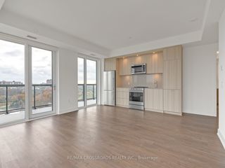 1004 - 30 Inn On The Park Dr