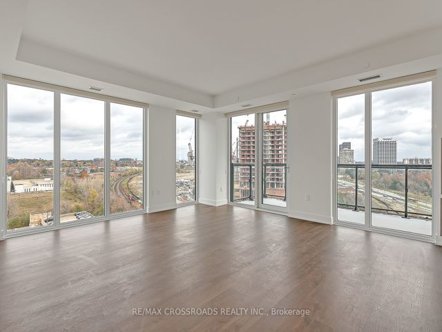 1004 - 30 Inn On The Park Dr