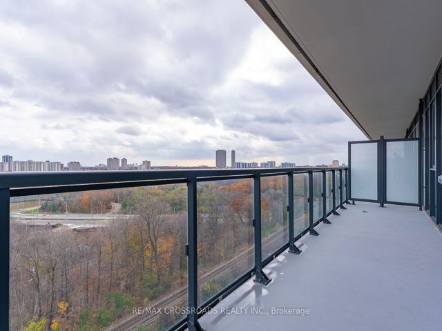 1004 - 30 Inn On The Park Dr