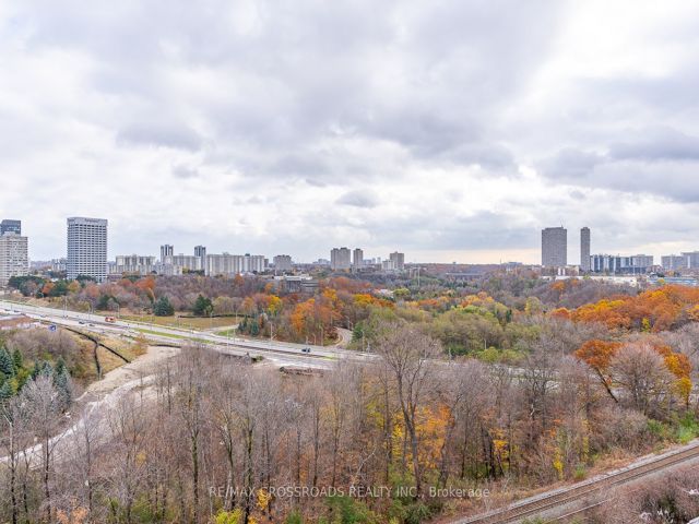1004 - 30 Inn On The Park Dr