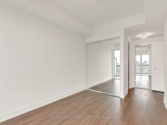 1004 - 30 Inn On The Park Dr