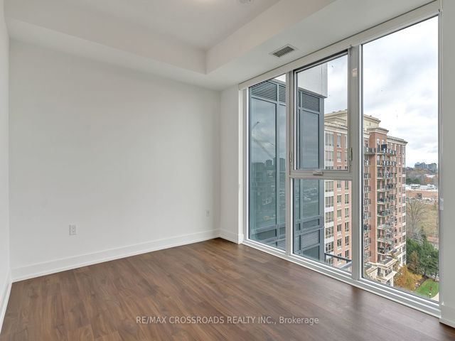 1004 - 30 Inn On The Park Dr