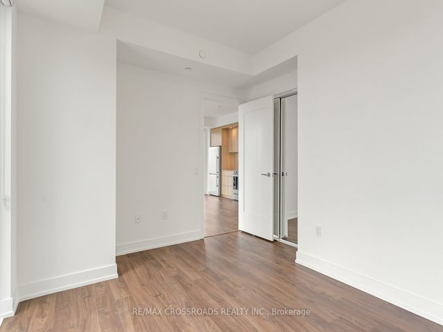 1004 - 30 Inn On The Park Dr