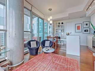 1907 - 375 King St W