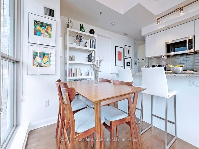 1907 - 375 King St W